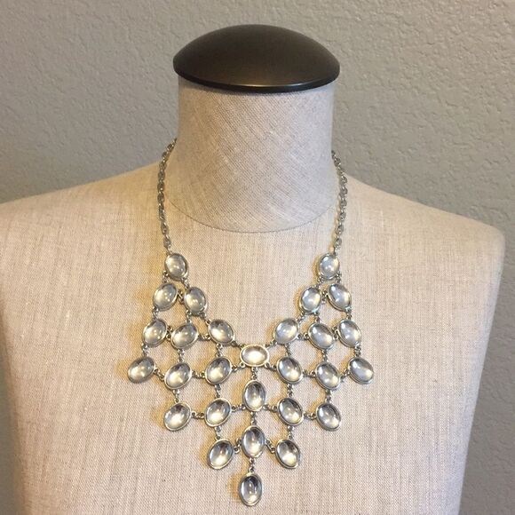 💫💫💫! NY&CO  Gorgeous Silvertone and Crystal Bib Statement Necklace - Picture 1 of 7
